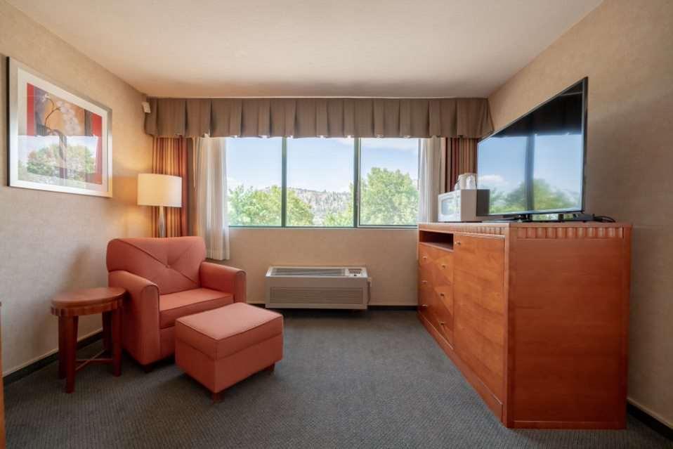 Hotel Kelowna & Conference Centre Δωμάτιο φωτογραφία