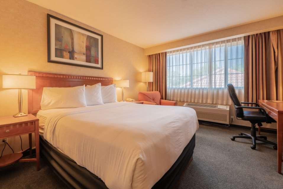 Hotel Kelowna & Conference Centre Δωμάτιο φωτογραφία