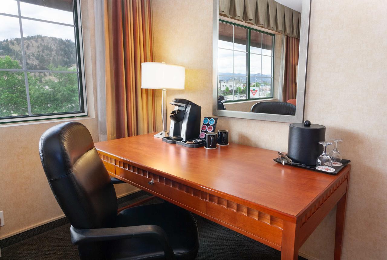 Hotel Kelowna & Conference Centre Εξωτερικό φωτογραφία