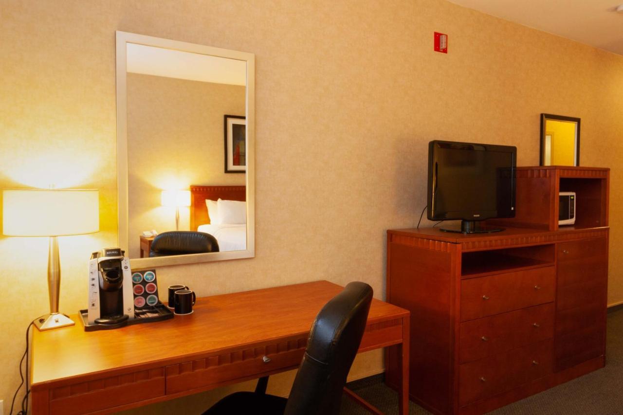 Hotel Kelowna & Conference Centre Εξωτερικό φωτογραφία
