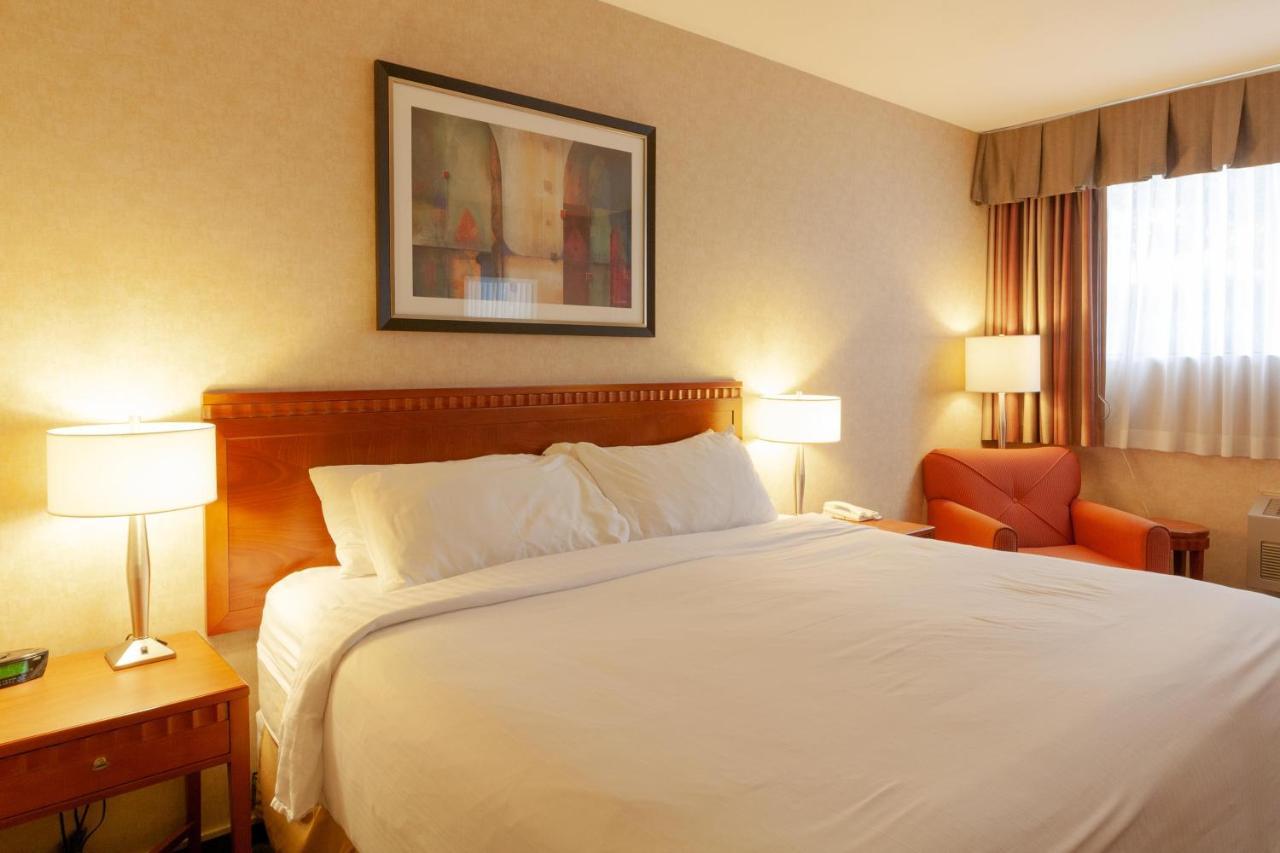 Hotel Kelowna & Conference Centre Εξωτερικό φωτογραφία