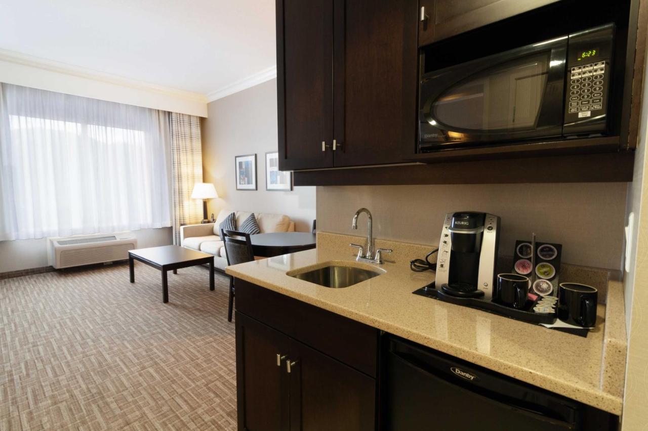 Hotel Kelowna & Conference Centre Εξωτερικό φωτογραφία
