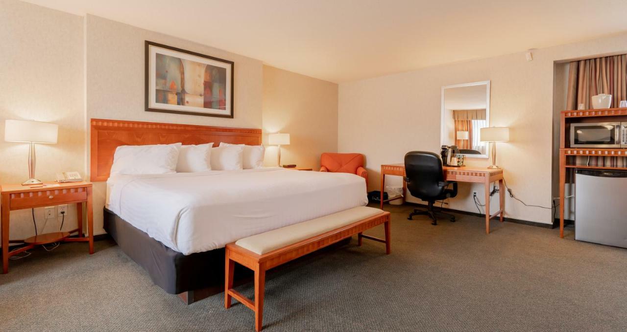 Hotel Kelowna & Conference Centre Εξωτερικό φωτογραφία