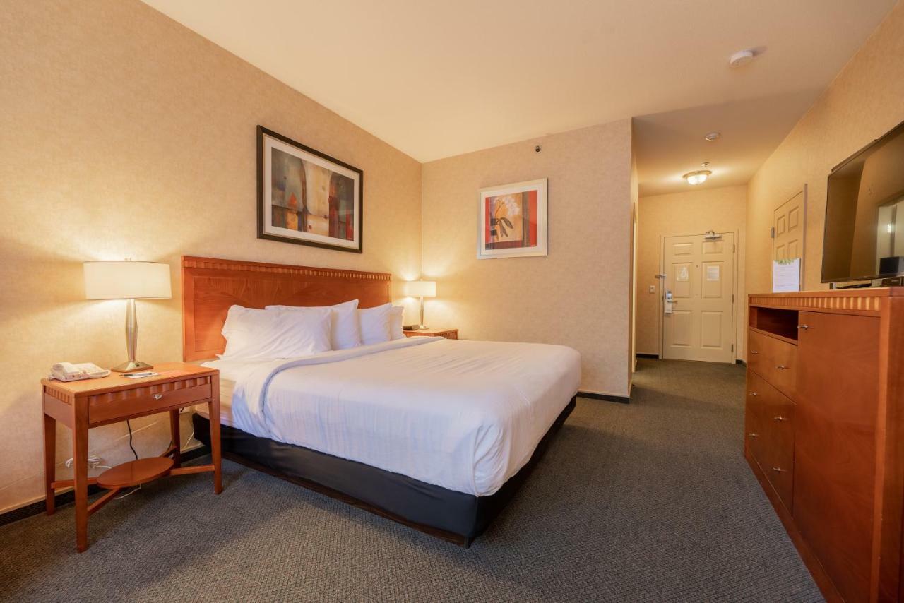 Hotel Kelowna & Conference Centre Εξωτερικό φωτογραφία