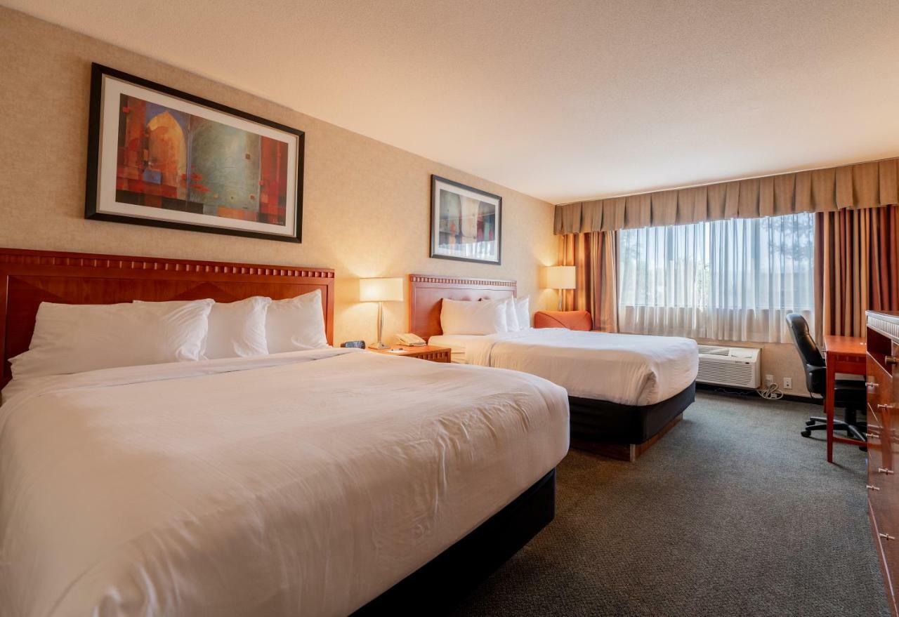 Hotel Kelowna & Conference Centre Εξωτερικό φωτογραφία