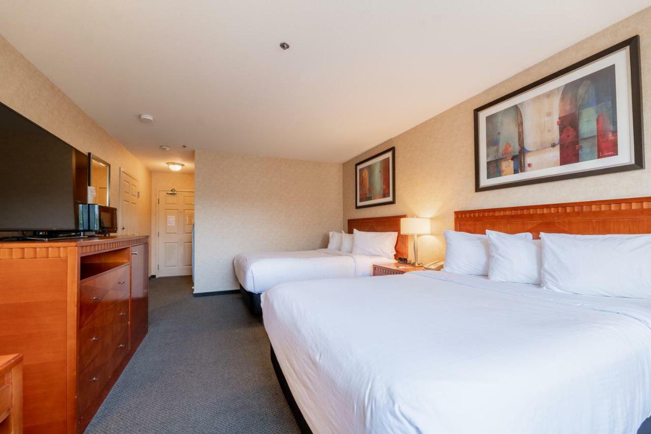 Hotel Kelowna & Conference Centre Εξωτερικό φωτογραφία