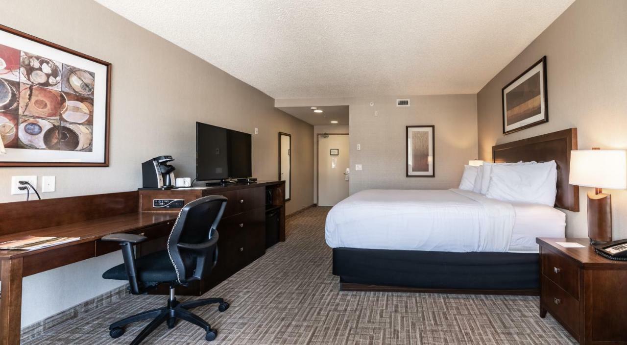 Hotel Kelowna & Conference Centre Εξωτερικό φωτογραφία