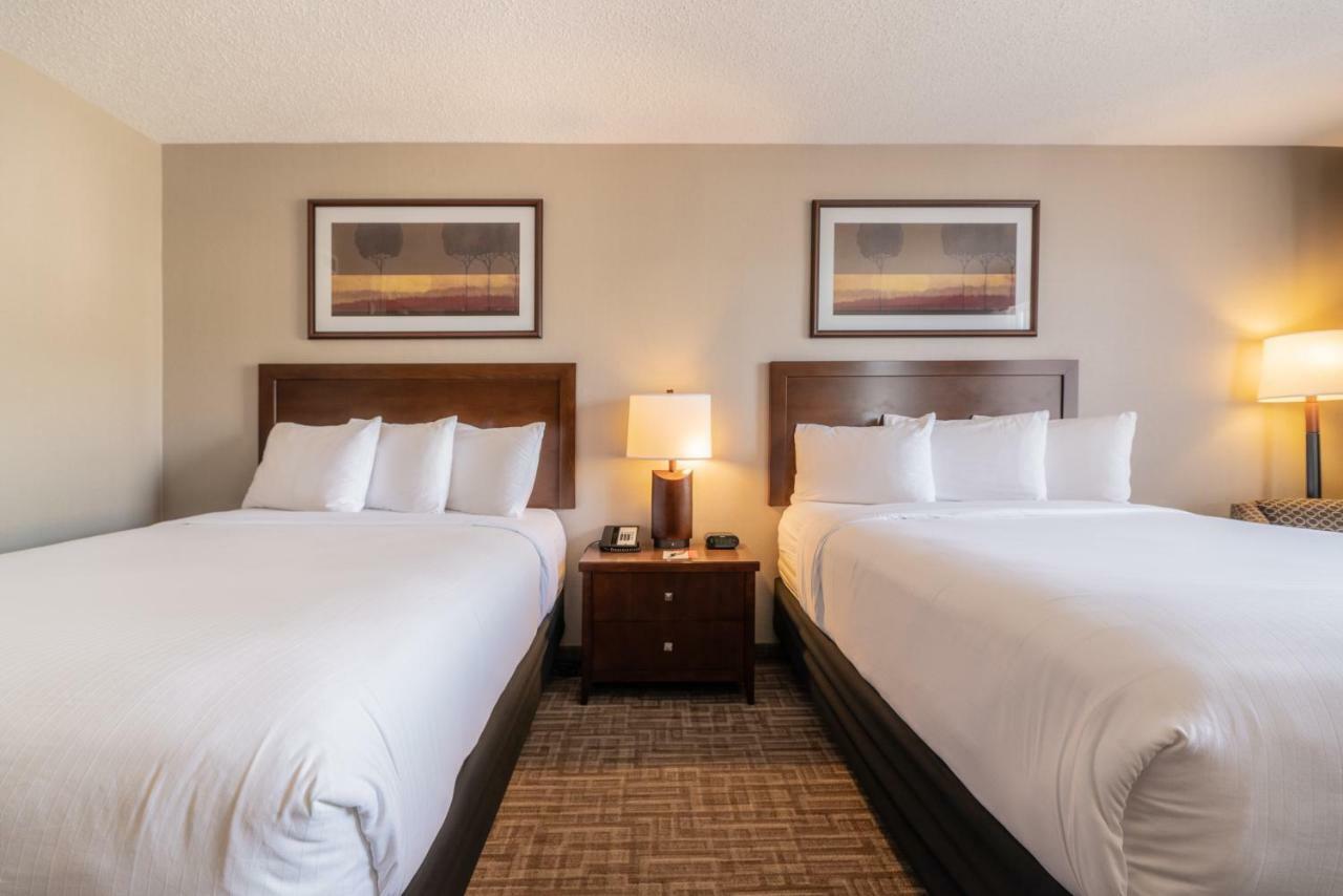 Hotel Kelowna & Conference Centre Εξωτερικό φωτογραφία